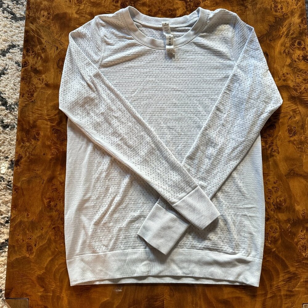 Lululemon Athletica - White "Silverescent" Swiftly Breathe Long Sleeve Squad - 4